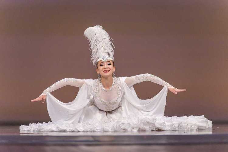 Казахский танец девушки21