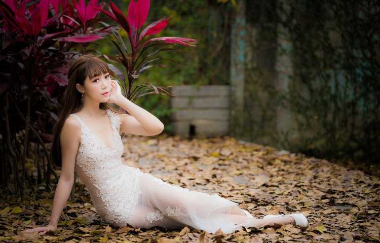 Азиаточки в платьях