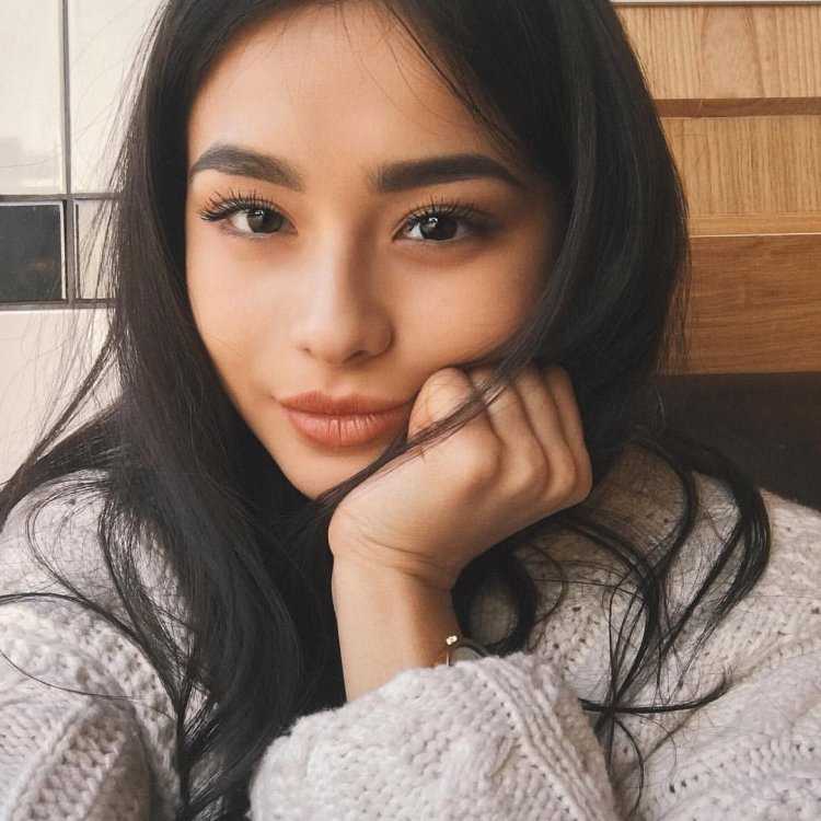 Ji Seong model Korea в обтягивающих