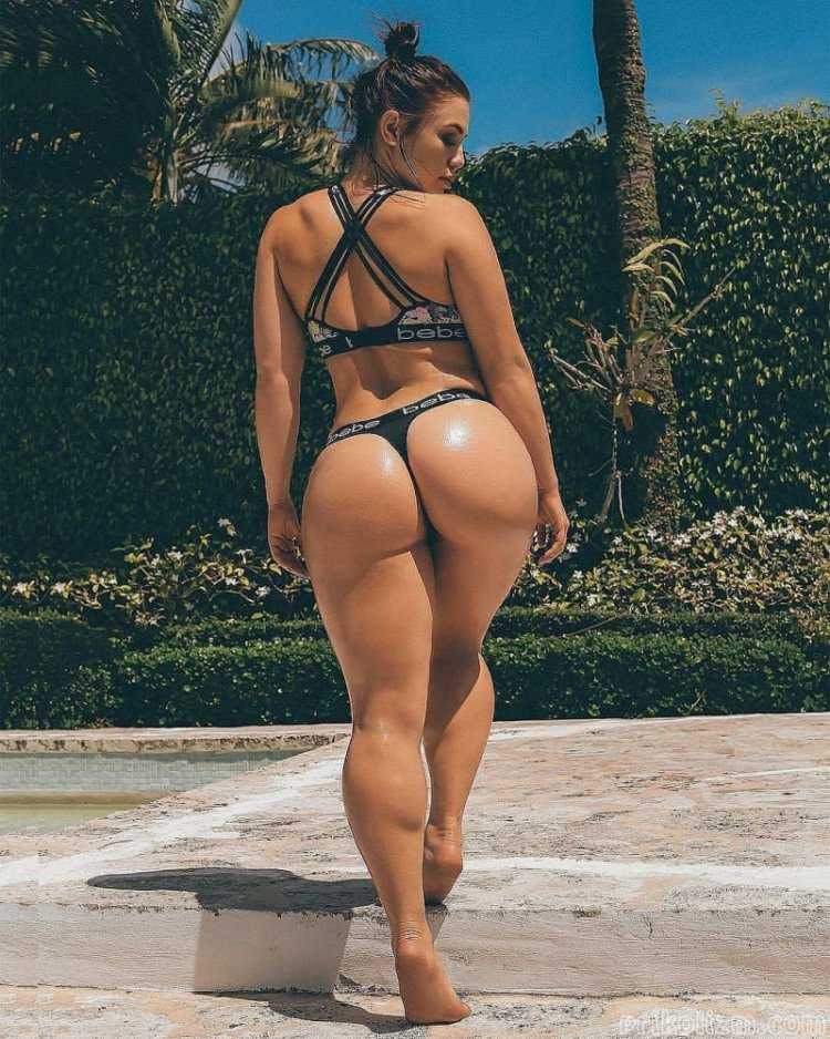 Модель Yolie Monroe