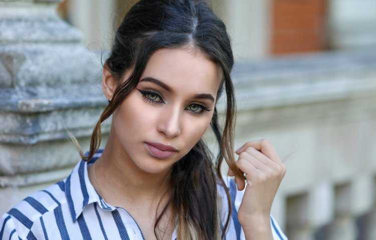 Турчанка Элиф Коджаман