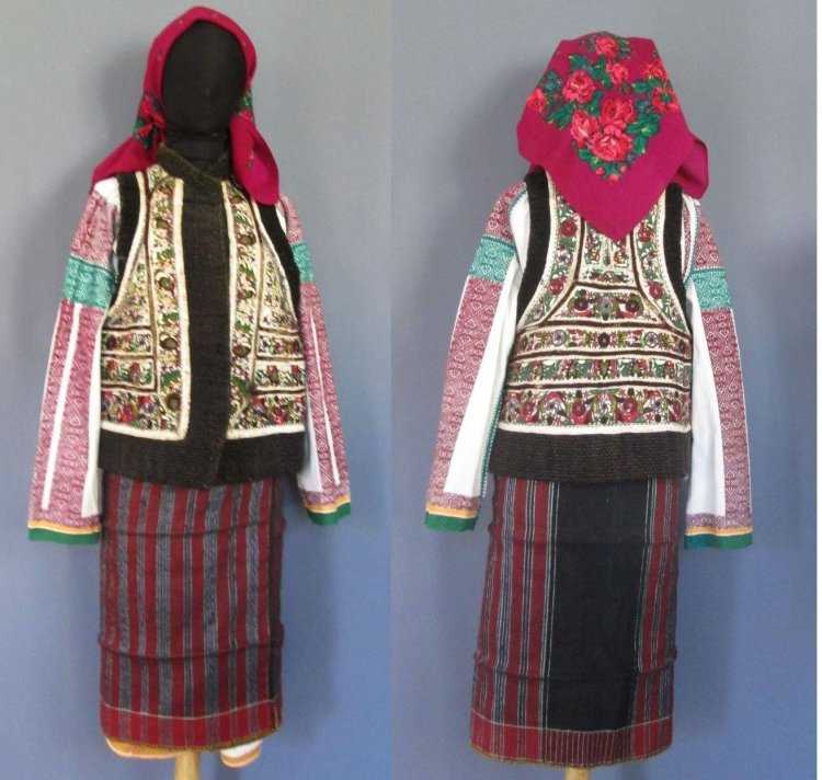 Девушка в молдавском костюме