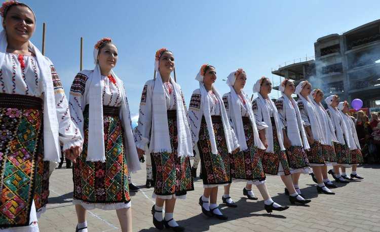 Молдаванка в национальном костюме