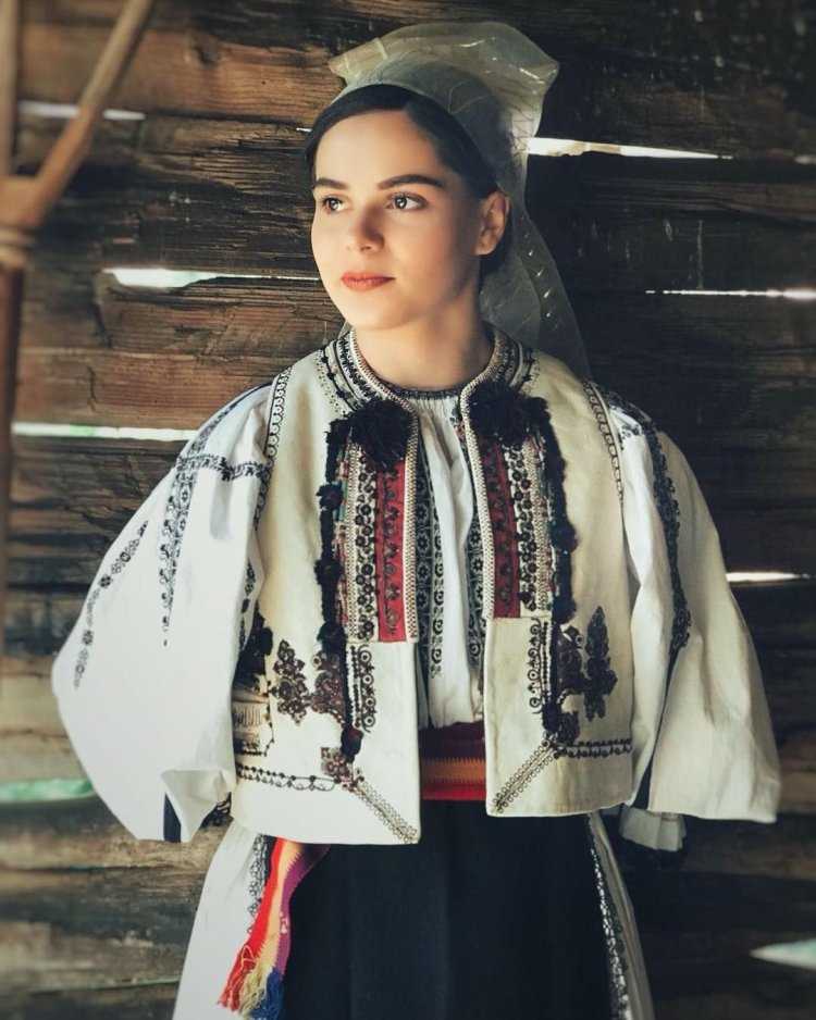 Молдавская Национальная одежда женская