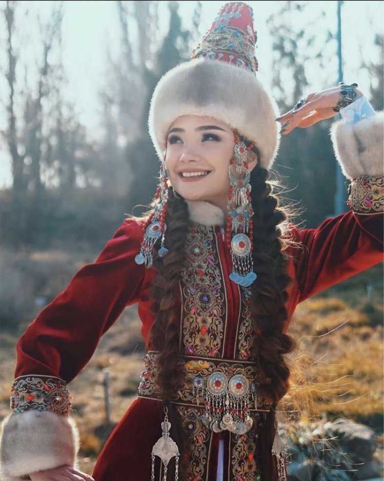 Казашки традиционные Наряды золотой