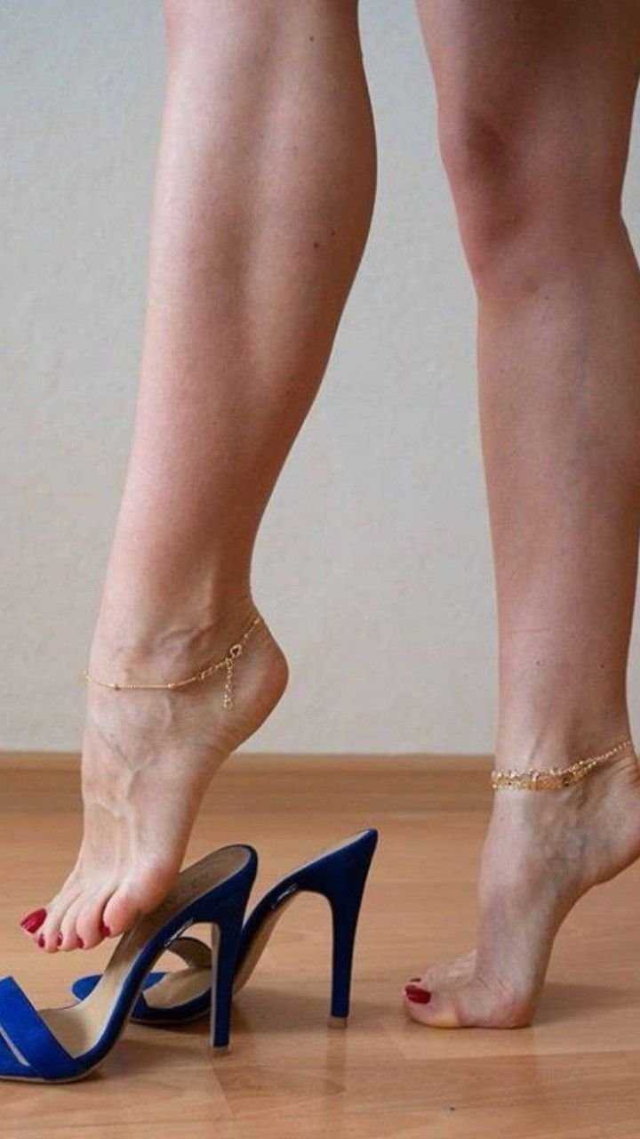 Женские ноги учительнице