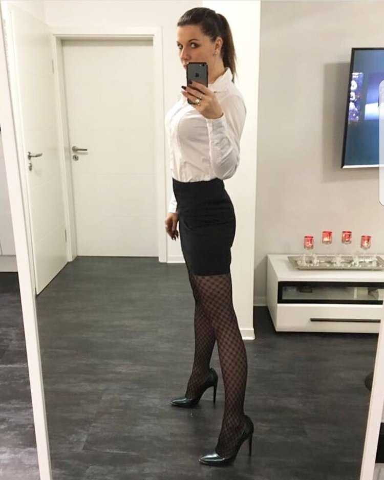 Красивые ноги учительницы