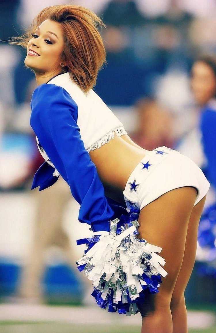 Черлидеры в коротких юбках