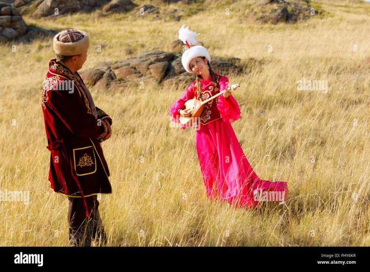 Казах в национальной одежде в степи