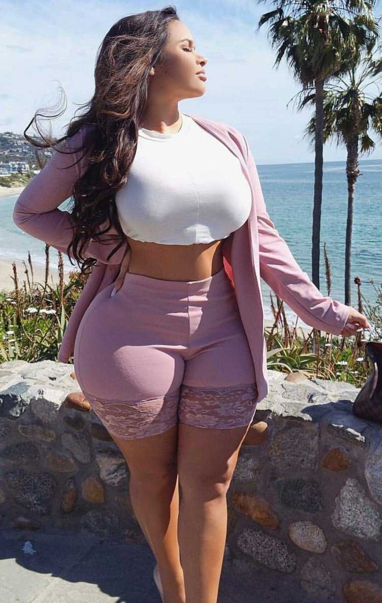 Виктория Абрахам Биг асс