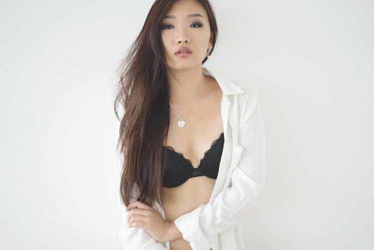 Азиатские девушки с черными волосами