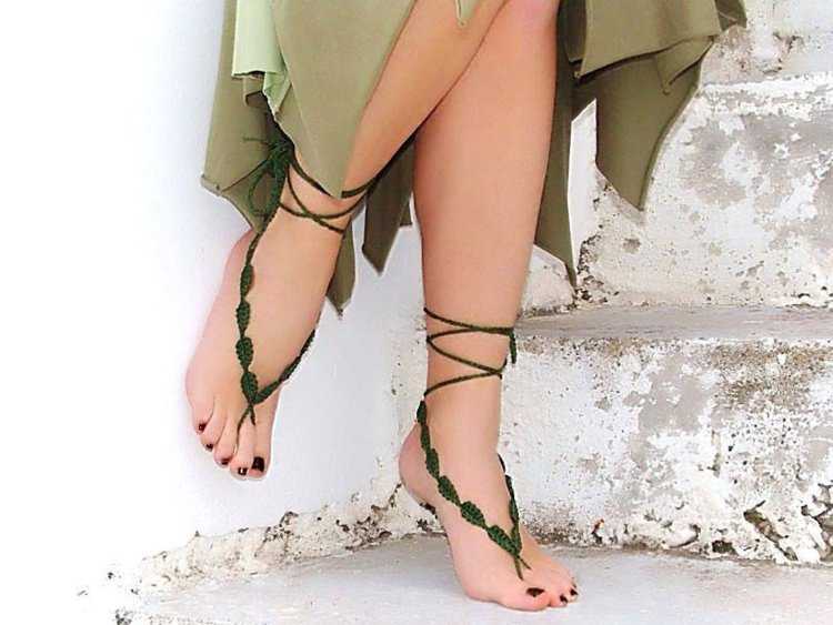 Катарина Сури босиком