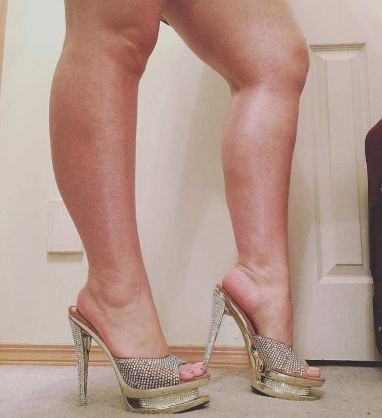 Стройные полненькие ножки