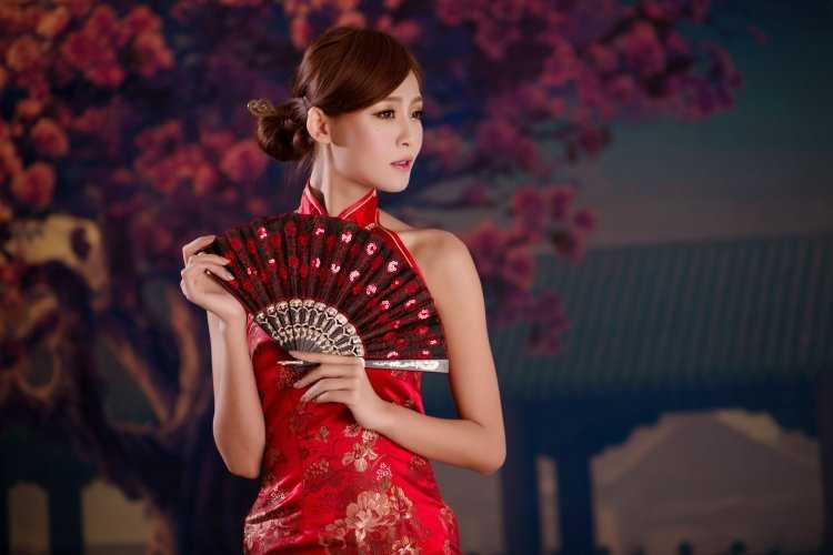 Красивые китаянки в ципао