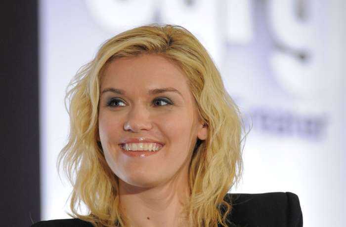 Эмили Роуз на фото