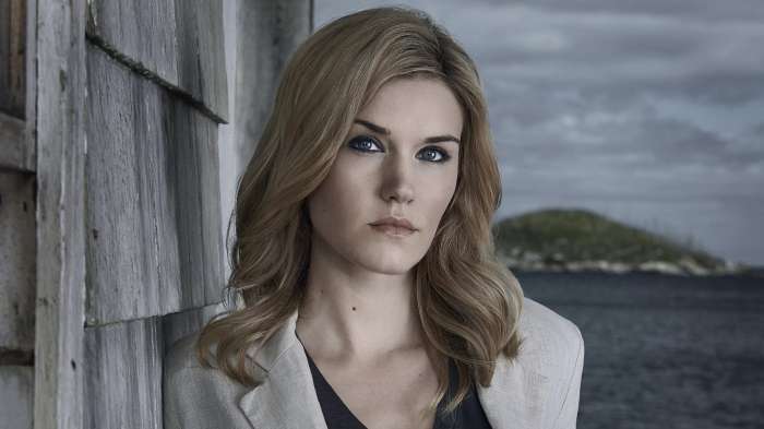 Эмили Роуз на фото