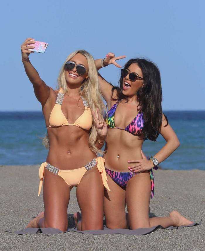 Девушки в солнцезащитных очках