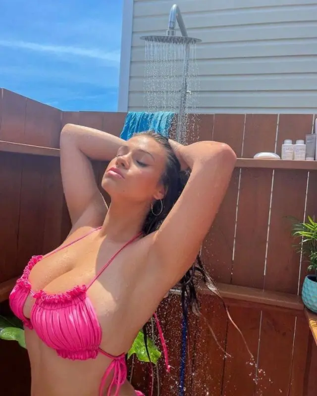 Грудастые девчонки на фото