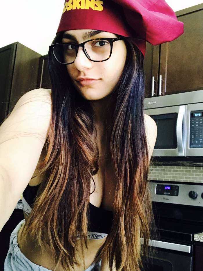 Миа Халифа на фото