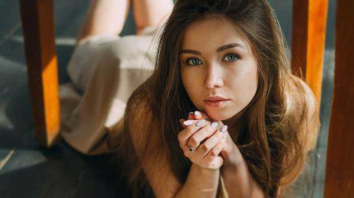 Девушки с естественной красотой на фото