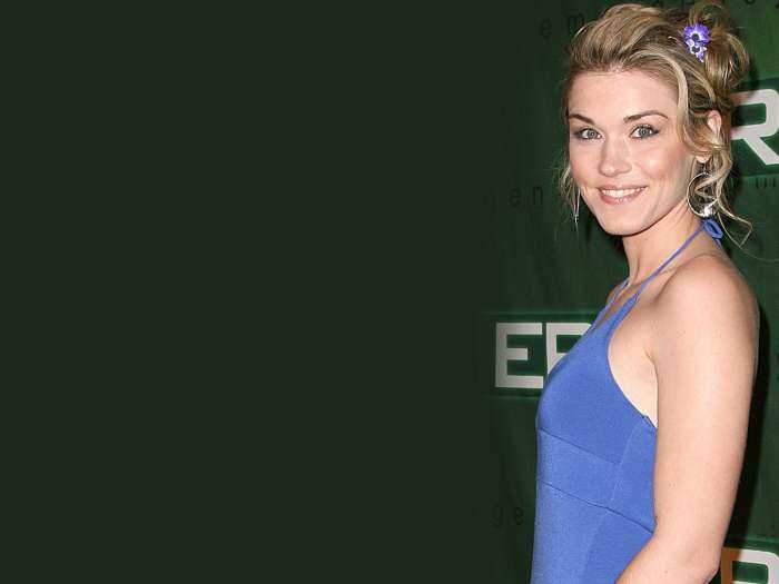 Эмили Роуз на фото