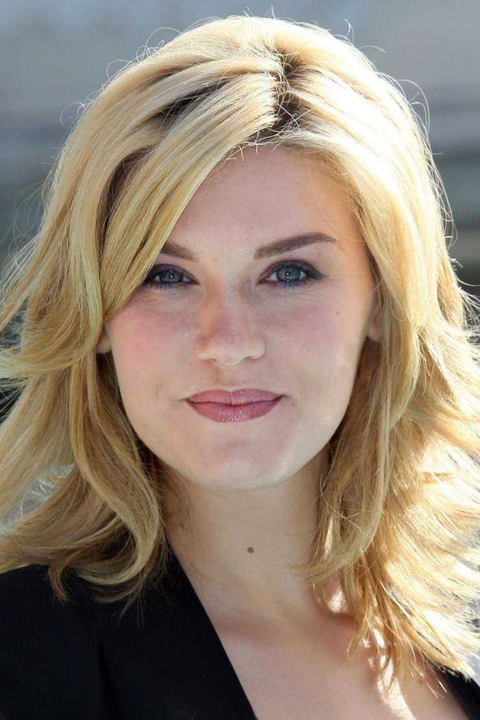 Эмили Роуз на фото