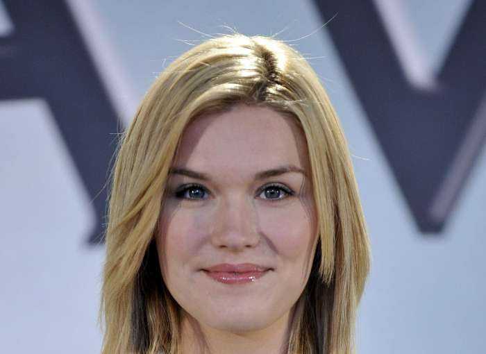 Эмили Роуз на фото