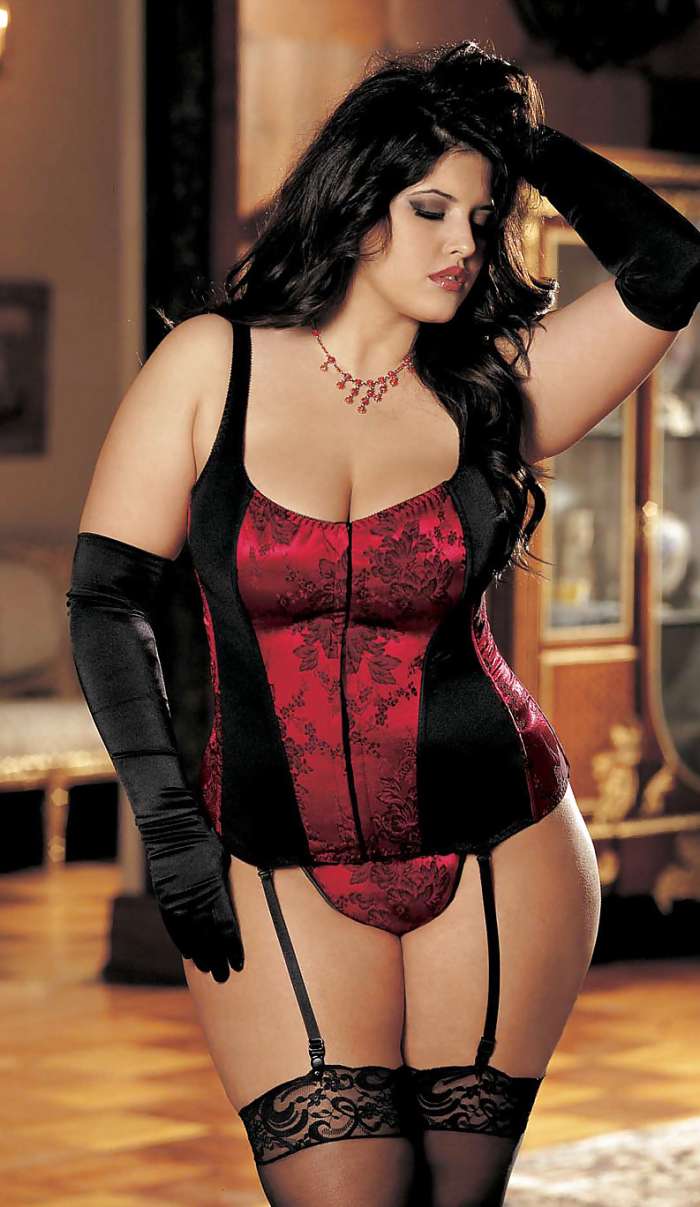 Пышные девушки в чулках на фото