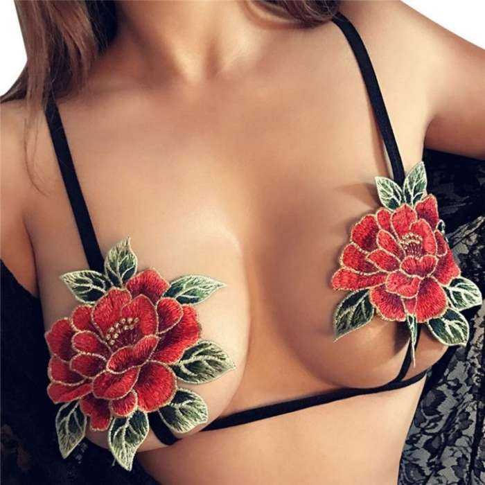 Девушки с розами на фото