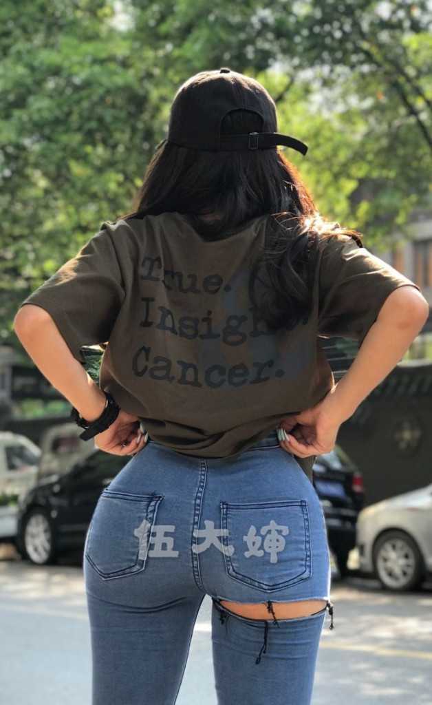 Шикарные задницы в джинсах и шортах