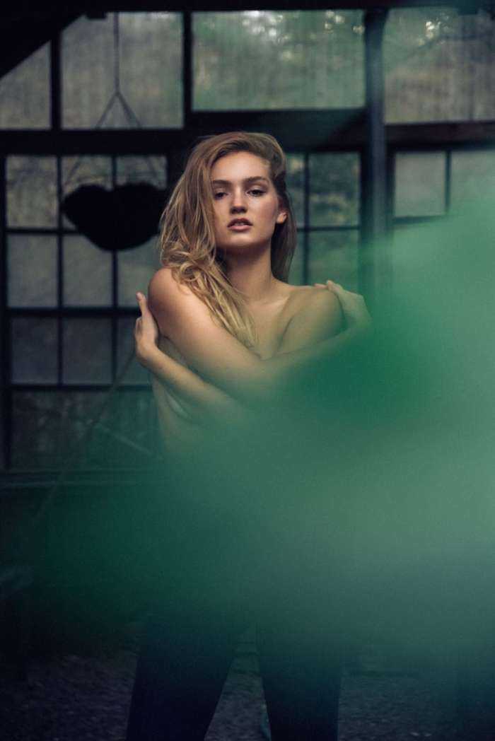 Эмили Роуз на фото