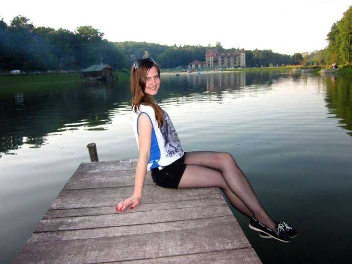 Девушки в колготках и в шортах на фото