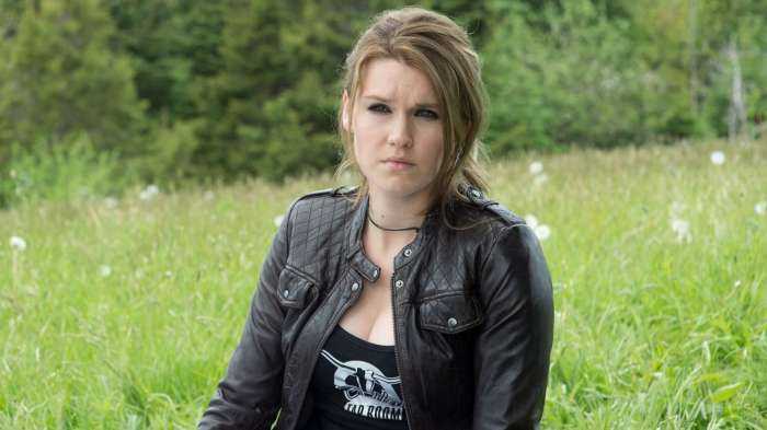 Эмили Роуз на фото