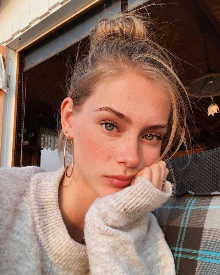 Девушки с естественной красотой на фото