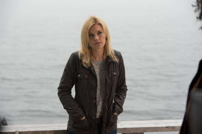 Эмили Роуз на фото