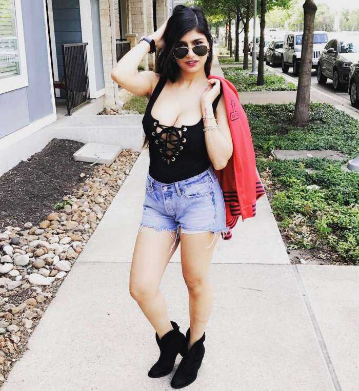 Миа Халифа на фото