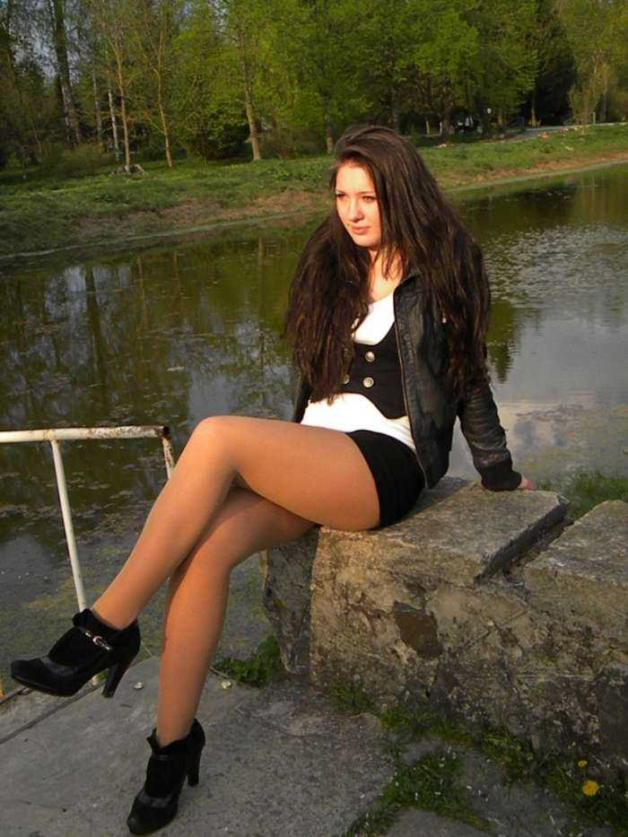 Девушки в колготках и в шортах на фото