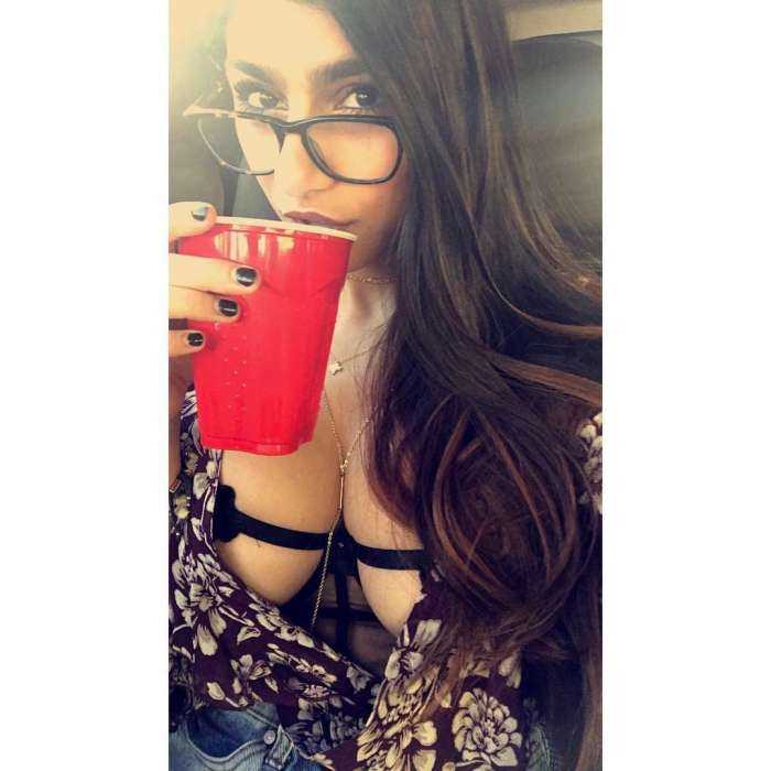 Миа Халифа на фото