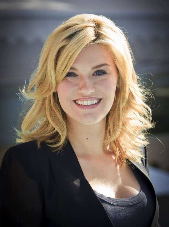 Эмили Роуз на фото