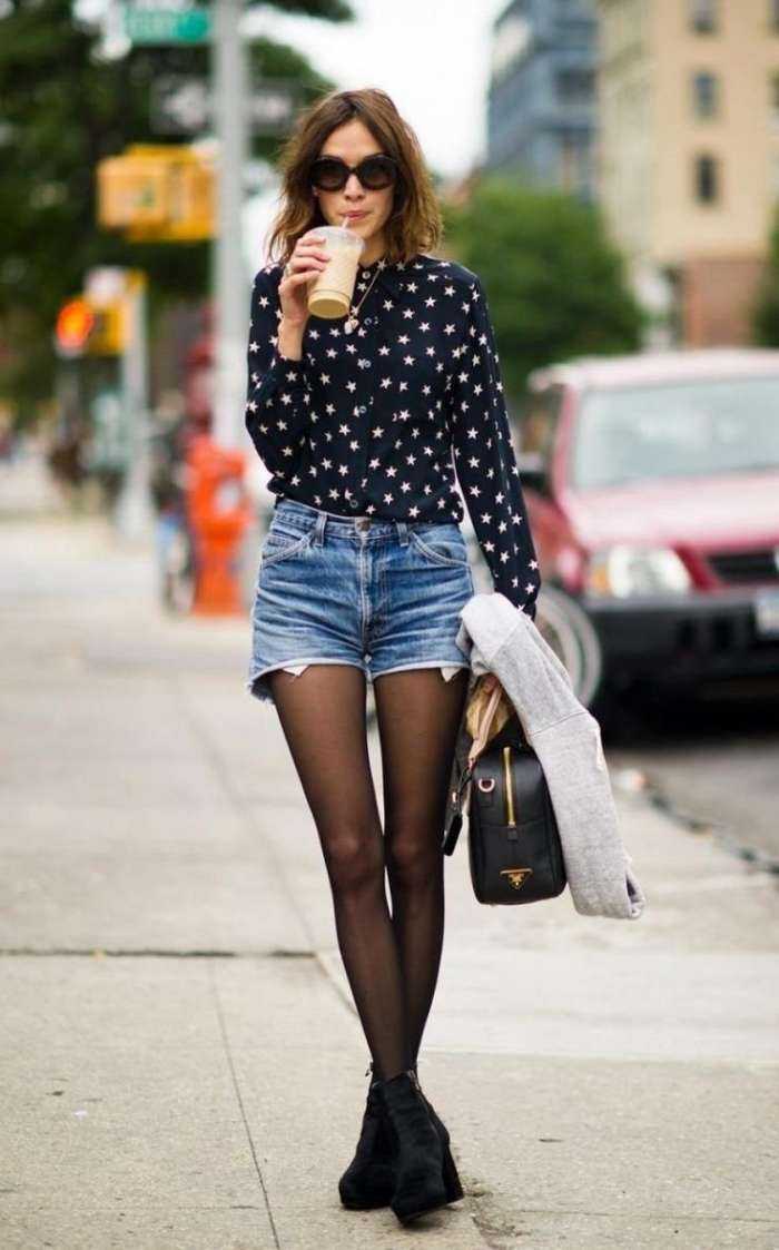 Девушки в колготках и в шортах на фото