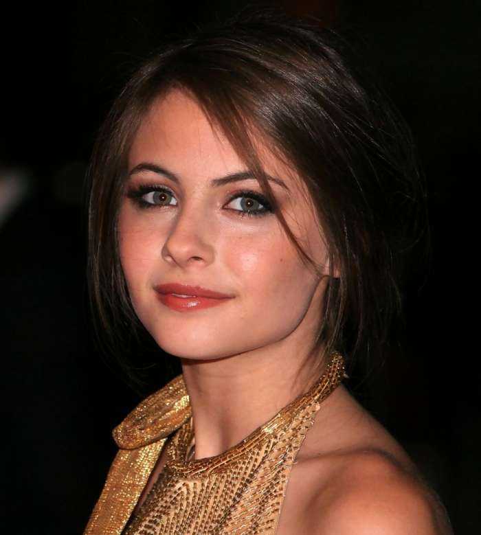 Все фото Уиллы Холланд оставляют без ума