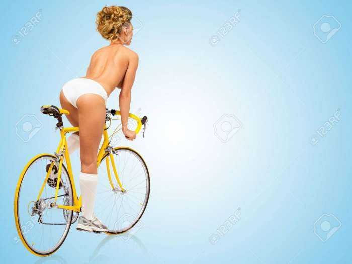 Велосипедистки на фото