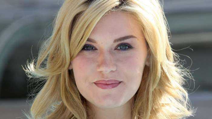 Эмили Роуз на фото