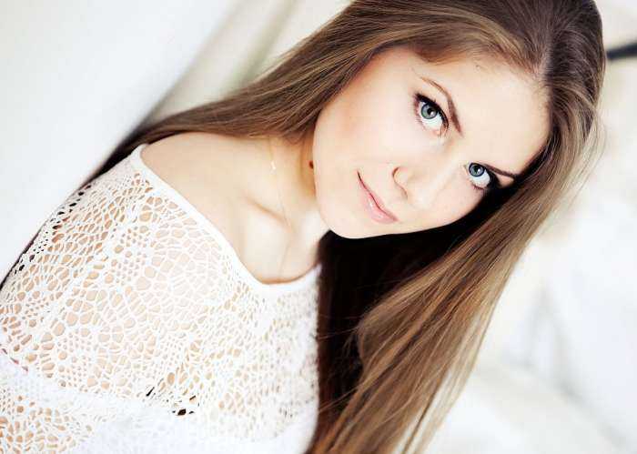 Девушки с естественной красотой на фото