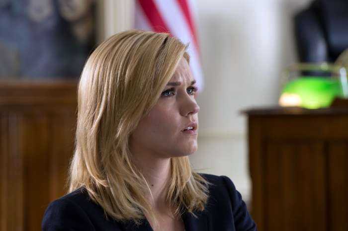 Эмили Роуз на фото