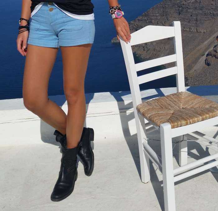 Девушки в колготках и в шортах на фото