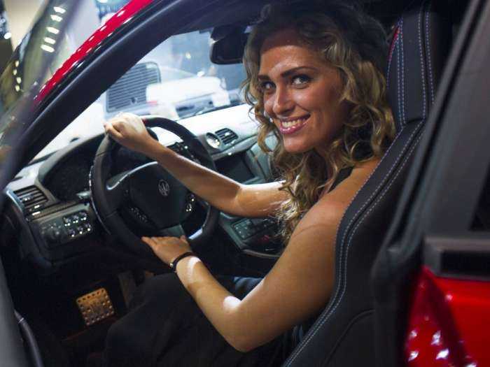 Женщины за рулем на фото