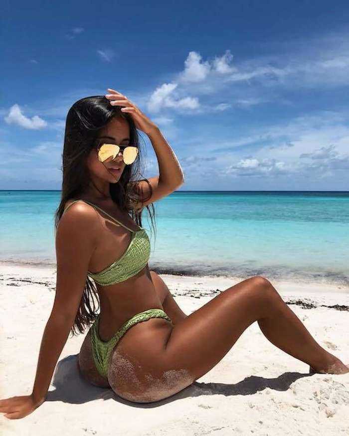 Красотки в купальниках на фото