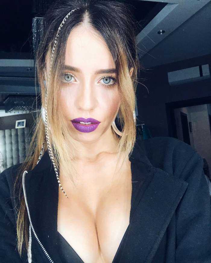 Красивая маленькая грудь на фото