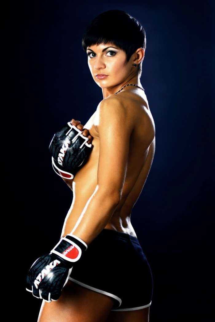 Красивые девушки бойцы на фото